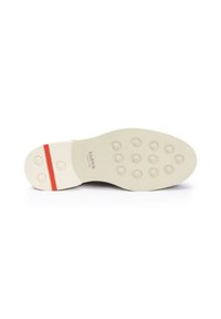 Suola bianca con punti di presa rotondi, accentuata da una striscia rossa vicino al tallone. Presenta una finitura liscia e semi-opaca.