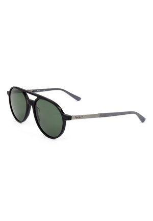 Occhiali da sole con montatura nera, lenti rotonde con tinta verde e aste in metallo argentato, con il marchio Pepe Jeans sulle aste, mostrati su sfondo bianco.