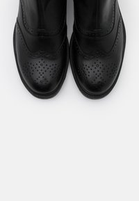 Vagabond Botines - black