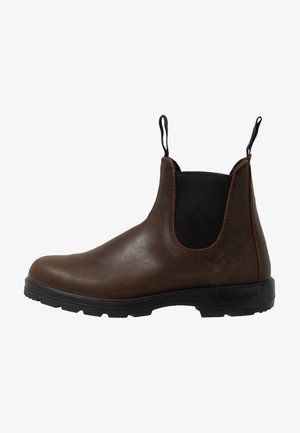Braune Leder-Ankle-Boots mit elastischen Seitenteilen, Ziehschlaufen und einer strukturierten schwarzen Gummisohle. Verfügt über eine glatte Oberfläche mit dezenten Nähten.