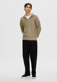 Selected Homme SLHAXEL HALF ZIP - Pulover - mermaid detail:melange