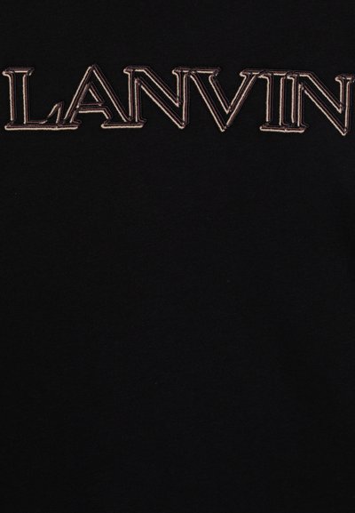 T-shirt nera con grande testo ricamato "LANVIN" in un colore a contrasto, che mette in risalto la morbida texture di cotone e un classico scollo rotondo.