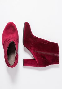 s.Oliver Tronchetti - red