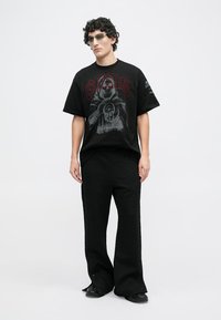 GCDS GOTHIC PRINTED - Print T-shirt - black