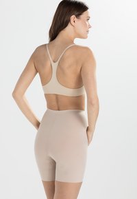 Maidenform SLEEK SMOOTHERS  - Alakformáló ruházat - paris nude