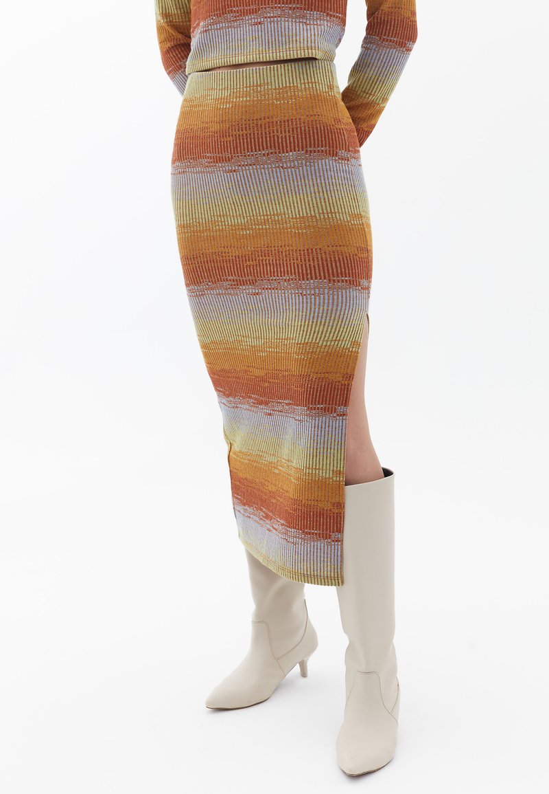 Jupe beige satinée cordon - Cozette Lille