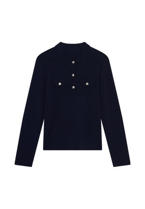 Sininen pitkähihaisen polo-neule, jossa on kaulus, kaksi rintataskua kannella ja hopeanväriset napit edessä. Silkkinen rakenne.