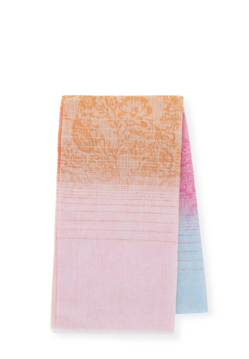 Sciarpa tessuta con un design ombre nei toni dell'arancione, rosa e blu. Superficie con texture e motivo floreale, con bordi frangiati.