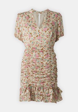 Rochie florală cu un fundal bej, flori roz și albastre, design plițat, mâneci scurte și tiv volanat. Închidere la spate cu decupaj.