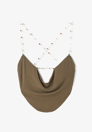 Sac en tissu marron avec une forme drapée douce. Anses en cordon blanc fin ornées de petites perles multicolores, croisées à l'arrière.