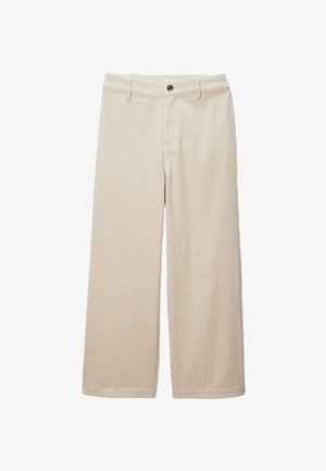 Pantalon large beige en tissu texturé, avec fermeture à bouton, passants de ceinture et poches avant, présenté à plat sur un fond blanc.