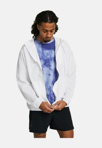 Under Armour - LAUNCH LIGHTWEIGHT - Running jacket - white Thumbnail Image 1