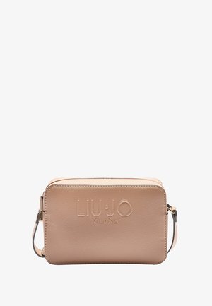Borsa a tracolla sintetica beige con logo impresso, chiusura con zip e tracolla staccabile. Texture liscia e forma rettangolare.
