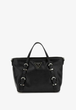 Bolso tote de cuero negro con textura de piedras, con dos asas, detalles de hardware plateado y una placa de logo triangular en la parte frontal. Cierre de cremallera en la parte superior.