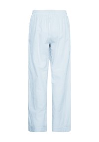 Pantalon de pyjama ample à fines rayures verticales bleu clair et blanches avec une ceinture élastique.