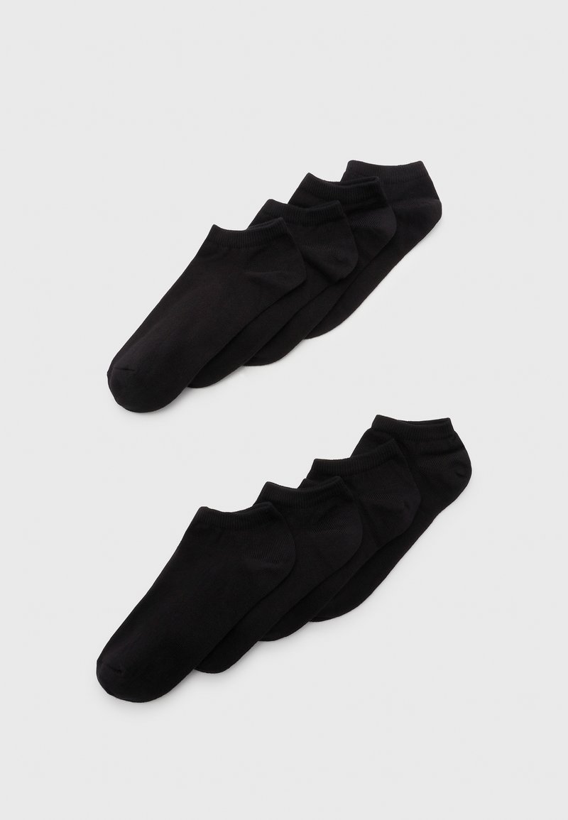 Chaussettes noires de cheville vendues par paquet de six. Fabriquées dans un tissu lisse et extensible avec une texture douce. Pas de motifs ou d'accents distincts.