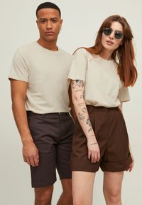 Jack & Jones JJENOA TEE CREW NECK - Pamata T-krekls - moonbeam