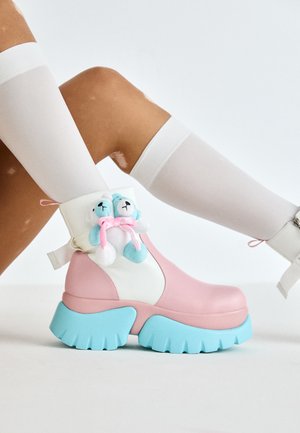 Koi Footwear TEDDY BEAR PLATFORM BOOTS - Gležnjarji s platformo - multi-coloured