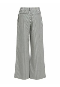 Hosen mit weitem Bein und hohem Bund, die vertikale graue und weiße Streifen aufweisen, zwei Gesäßtaschen haben und aus einem strukturierten Stoff bestehen.