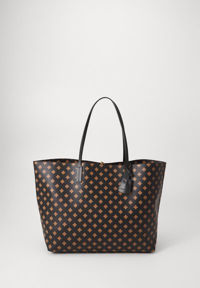 Grand sac fourre-tout noir avec un motif en diamant marron. Fabriqué en matériau durable, avec deux longues sangles et un petit détail de tag.