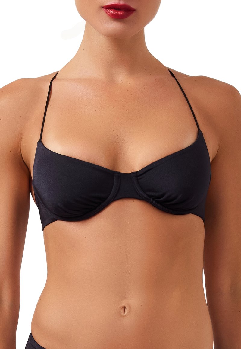 Svart bikiniöverdel med tunna axelband, formade kupor och veckat tyg vid basen. Slät textur, minimalistisk design, lämplig för badkläder.