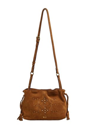 Sac bandoulière en daim marron avec sangle réglable, motif décoratif de clous et de perles, pampilles sur les côtés et texte « W.11 » au centre en bas.