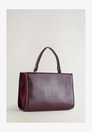 Keski-kokoinen käsilaukku tumman burgundin värissä keinonahasta, jossa on sileä pinta, suorakaiteen muoto, kaksi lyhyttä kahvaa ja ei näkyvää metalliosia.