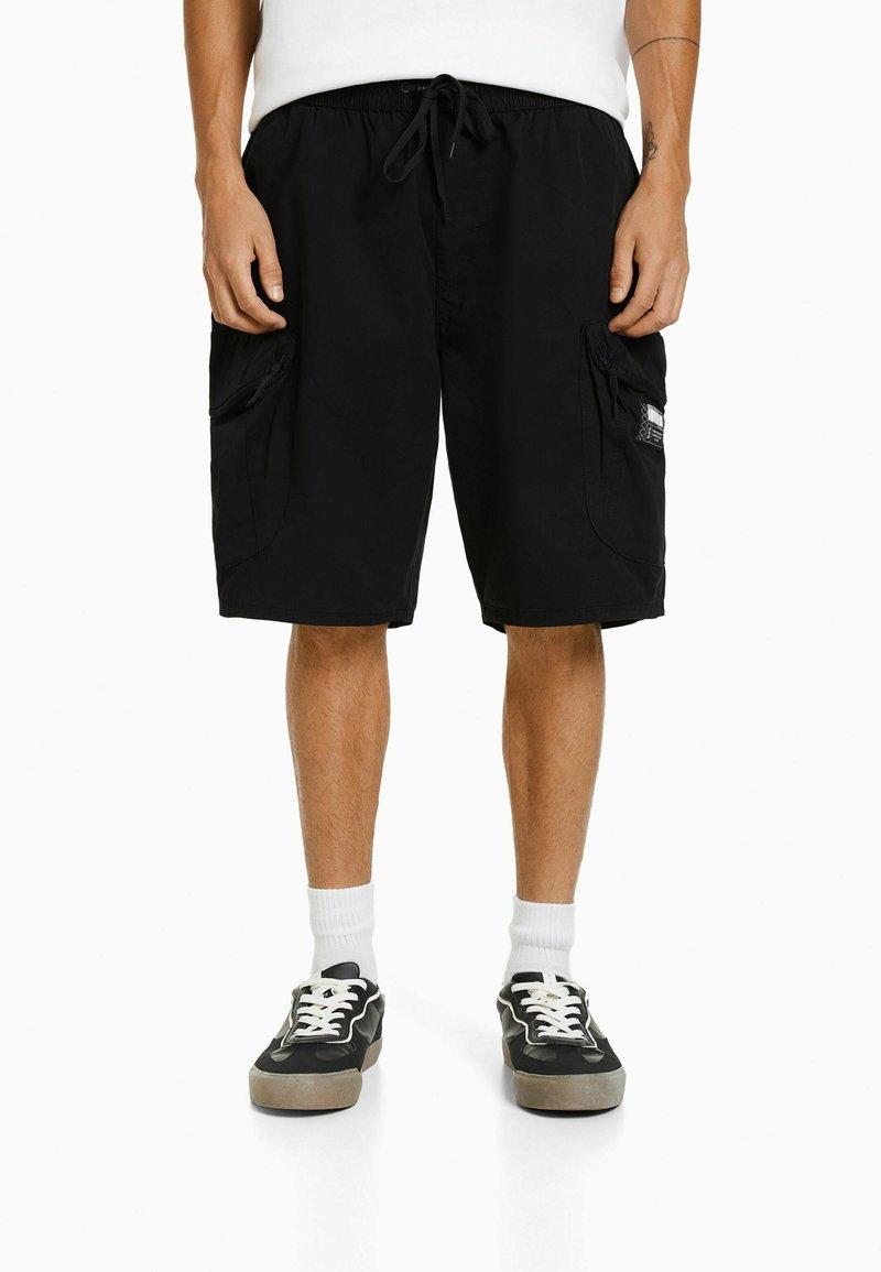 Bershka CARGO BERMUDA Shorts black Zalando.de