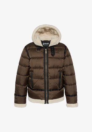 Chaqueta de plumas marrón con un forro de capucha de crema esponjoso, detalles en negro, diseño acolchado horizontal y cremallera en la parte delantera.