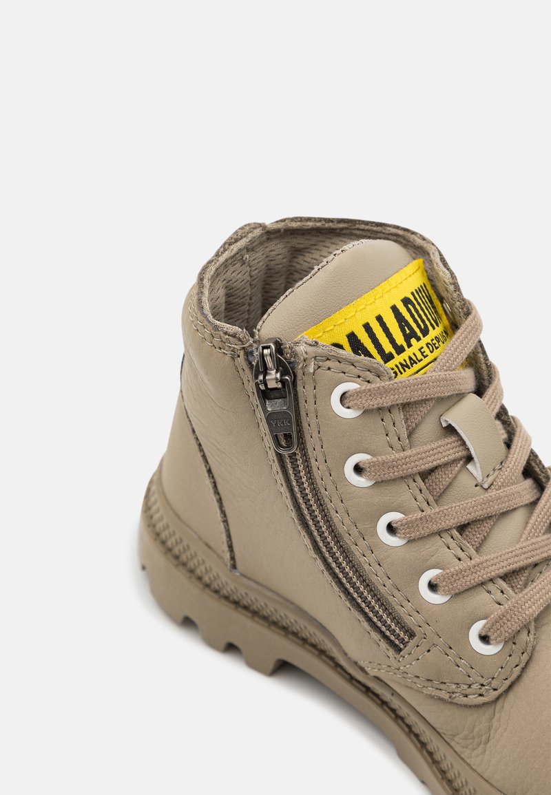 Kinder Booties | Palladium PAMPA MID ZIP Schnürstiefelette dune/hellgrau - PD24129 Kinder Booties | Palladium PAMPA MID ZIP Schnürstiefelette dune/hellgrau - PD24129