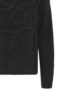 Maglione a maglia grigio scuro con maniche lunghe e motivi a treccia rialzati che formano anelli sul davanti.