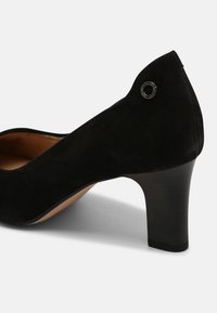 s.Oliver Decolleté - black