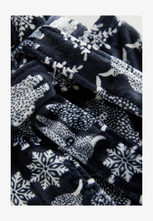 Tumesinine fliisriie, millel on valgete polaarkarude ja lumehelveste muster, pehme tekstuur ja ebaregulaarsed kujundid.