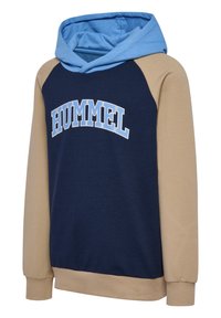 Hoodie met een marineblauwe body, beige mouwen en een lichtblauwe binnenkant. "HUMMEL" logo in lichtblauw gedrukt op de borst.