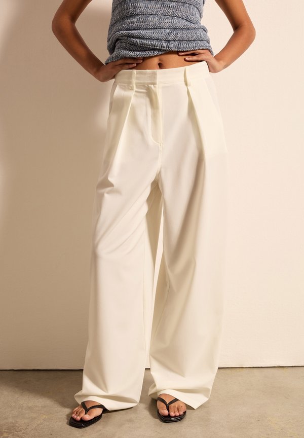 BALLOON-FIT WITH DARTS - Stoffhose