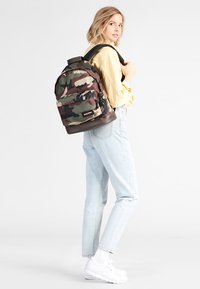 Eastpak WYOMING - Mochila - camo