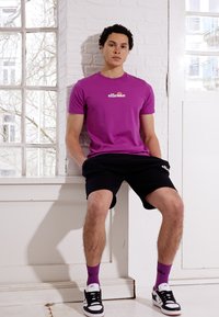 Ellesse MAVOZ - T-shirt básica - purple
