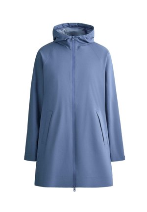 Modrý dlhý pršiplášť s kapucňou, predným zipsom a dvomi šikmými bočnými vreckami, zobrazený na bielom pozadí.