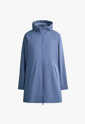 Modrý dlhý pršiplášť s kapucňou, predným zipsom a dvomi šikmými bočnými vreckami, zobrazený na bielom pozadí.