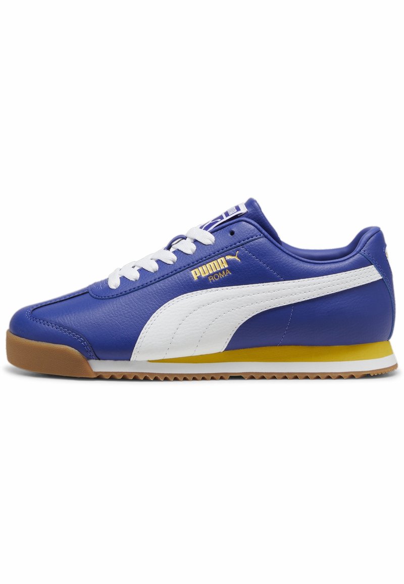 Puma Roma-sneakers har ett blått läderövre, vit sidremsa, gula detaljer och en brun gummisula med strukturerat grepp.
