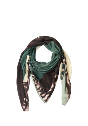 Écharpe légère avec un motif tie-dye vert, noir, beige et marron, pliée lâchement en forme triangulaire.