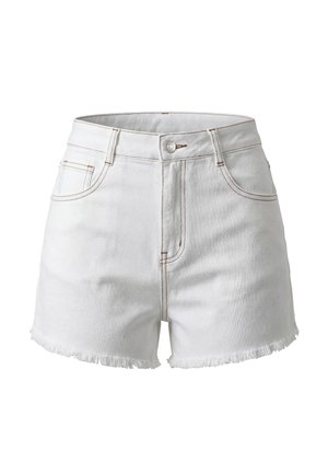 Witte denimshorts met rafelige zomen, riemlussen, knoop aan de voorkant, ritssluiting en twee voorzakken met contrasterende stiksels.