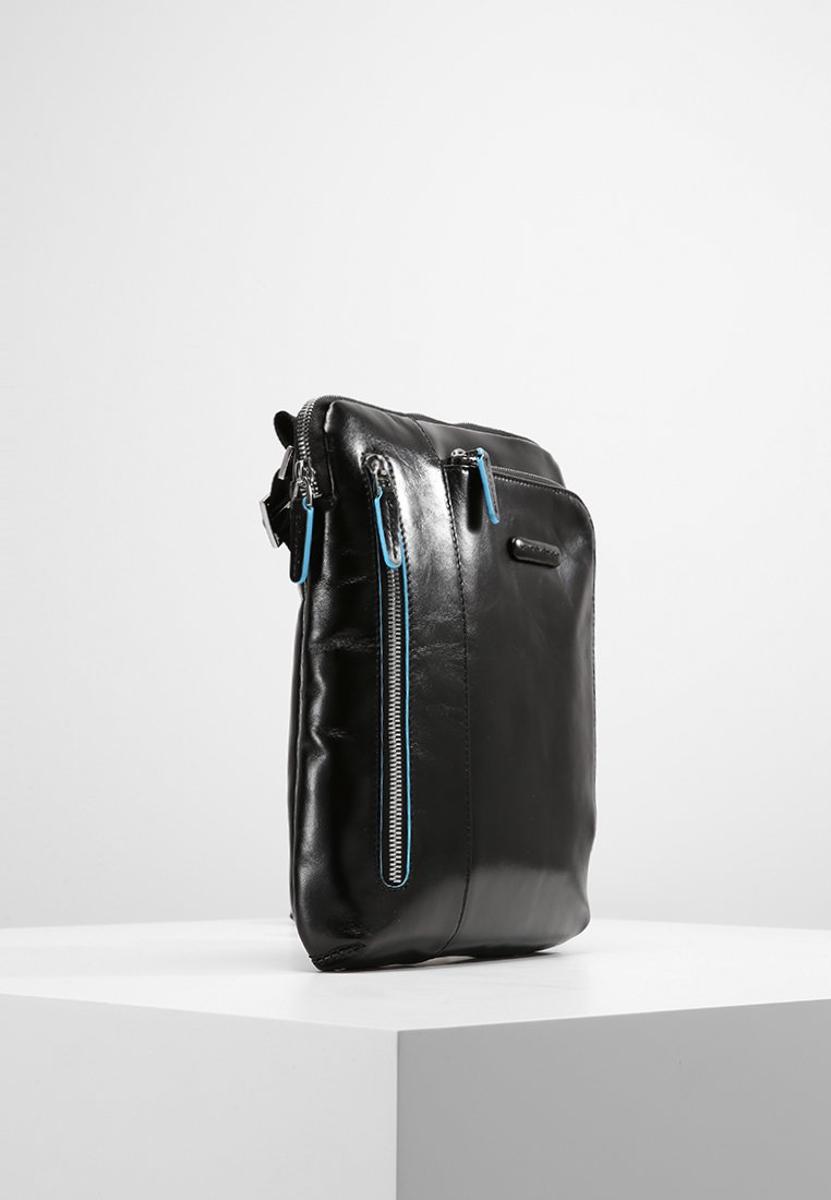 Sac Bandoulière Piquadro Cuir Gris – Unisexe – Neuf Avec étiquettes