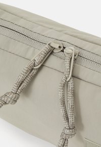 The North Face NEVER STOP CROSSBODY UNISEX - Borsa a tracolla - clay grey