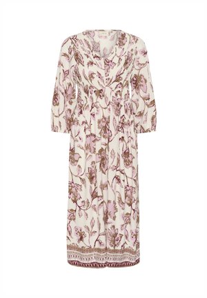 Długa kremowa sukienka z różowym i brązowym kwiatowym wzorem, dekoltem w kształcie litery V, marszczonym pasem, rękawami do połowy przedramienia i ozdobną lamówką na dole.