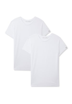 T-shirt in cotone bianco, collo rotondo e maniche corte. Presenta un piccolo logo sulla manica. Due t-shirt incluse nel pacco. Texture liscia.