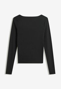Schwarzes Langarmoberteil mit einem enganliegenden Design, geripptem Material, weitem Ausschnitt und cropped Länge, geeignet für das Layering oder legere Anlässe.