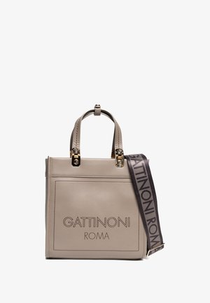Beige leren handtas met dubbele handgrepen en gouden hardware. Voorzien van het logo "GATTINONI ROMA" dat op de voorkant is geperst. Inclusief verstelbare schouderriem.