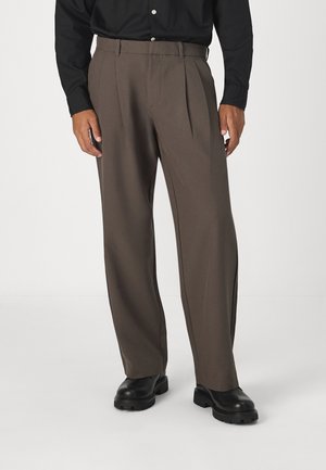 Jack & Jones JPSTBILL JJDAYTONA WIDE - Trousers - pavement