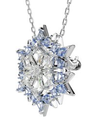 Sølv snefnug vedhæng med klare og blå krystal accenter, der har et geometrisk design og kædeforbindelse til bæring.